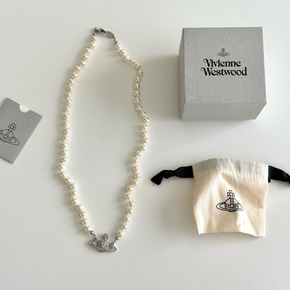 VIVIENNE WESTWOOD Bas Relief Orb mini silver-toned brass and pearl necklace. New